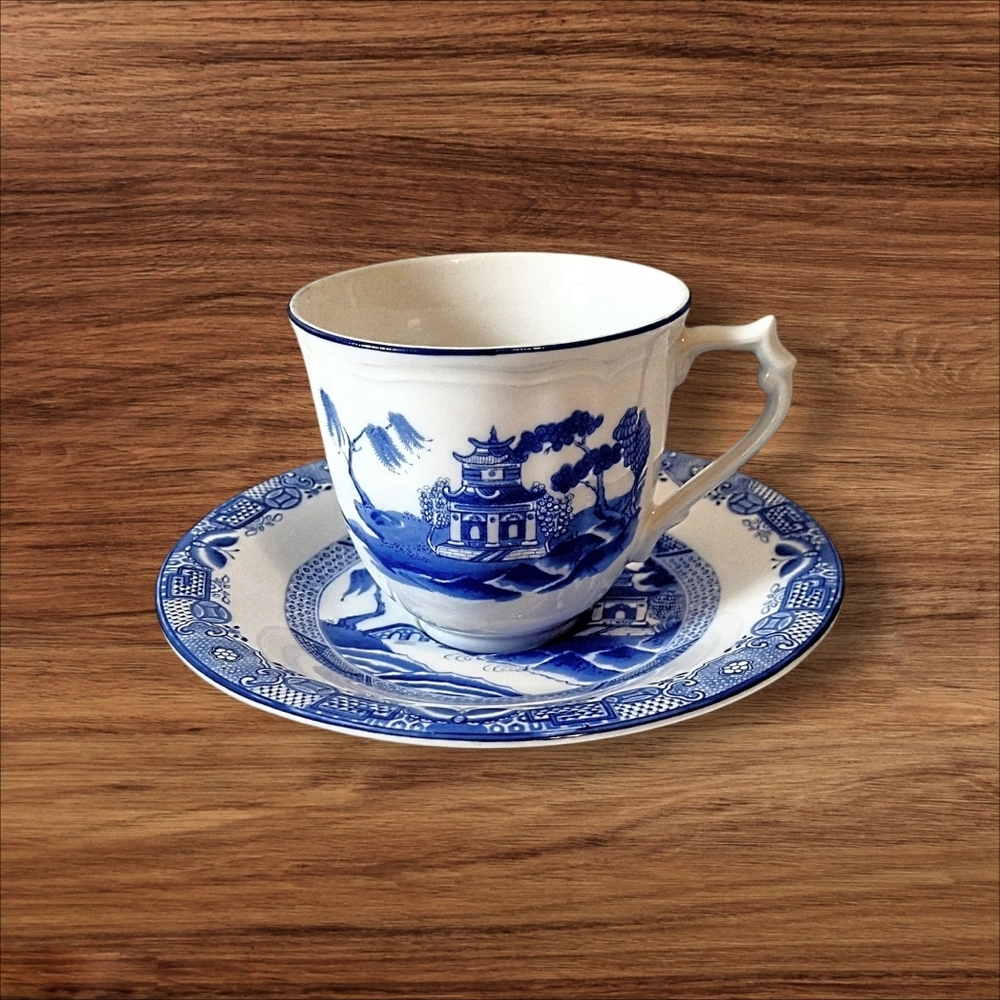 Teleflora Teacup And Saucer Set Blue Willow